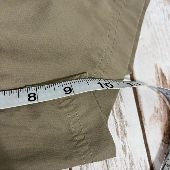 Men’s North Face Tan Hiking Shorts Size large  Cargo Utility nylon - Picture 8 of 13